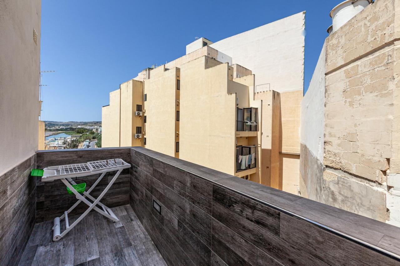 Z4 - Seafront Apartment Сент-Полс-Бей Экстерьер фото